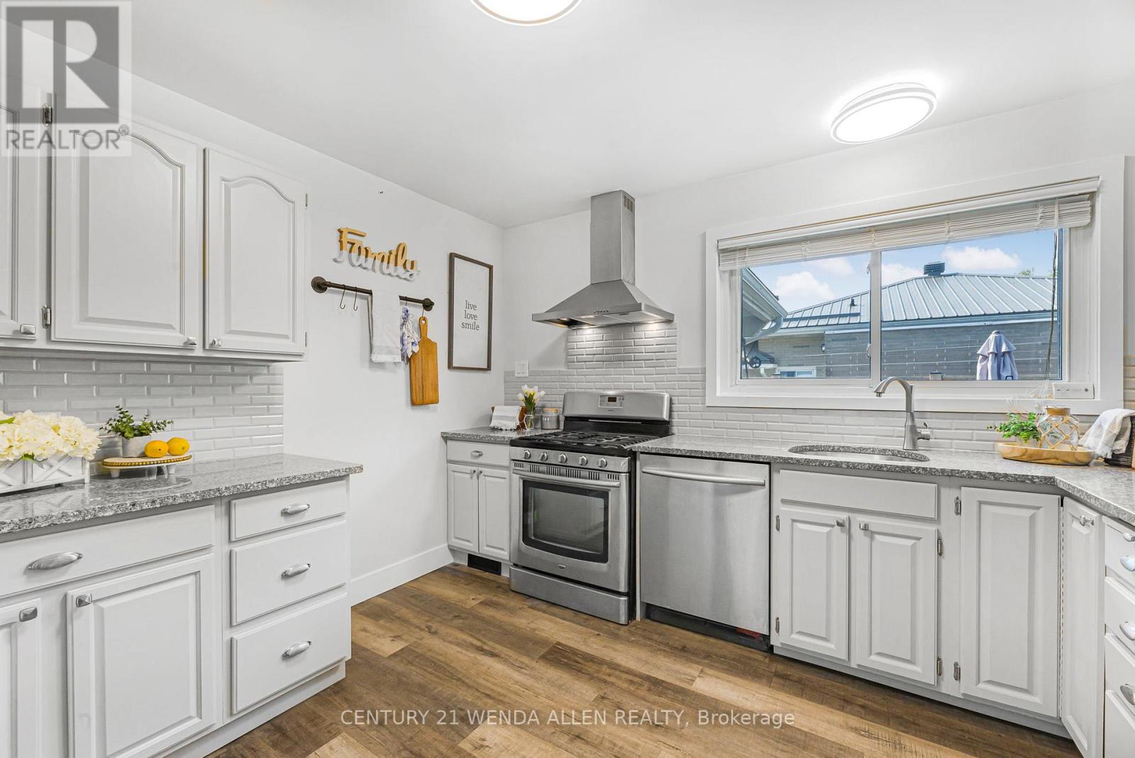 1015 Oriole Drive, Peterborough North (Central), Ontario  K9H 6K8 - Photo 8 - X12221073
