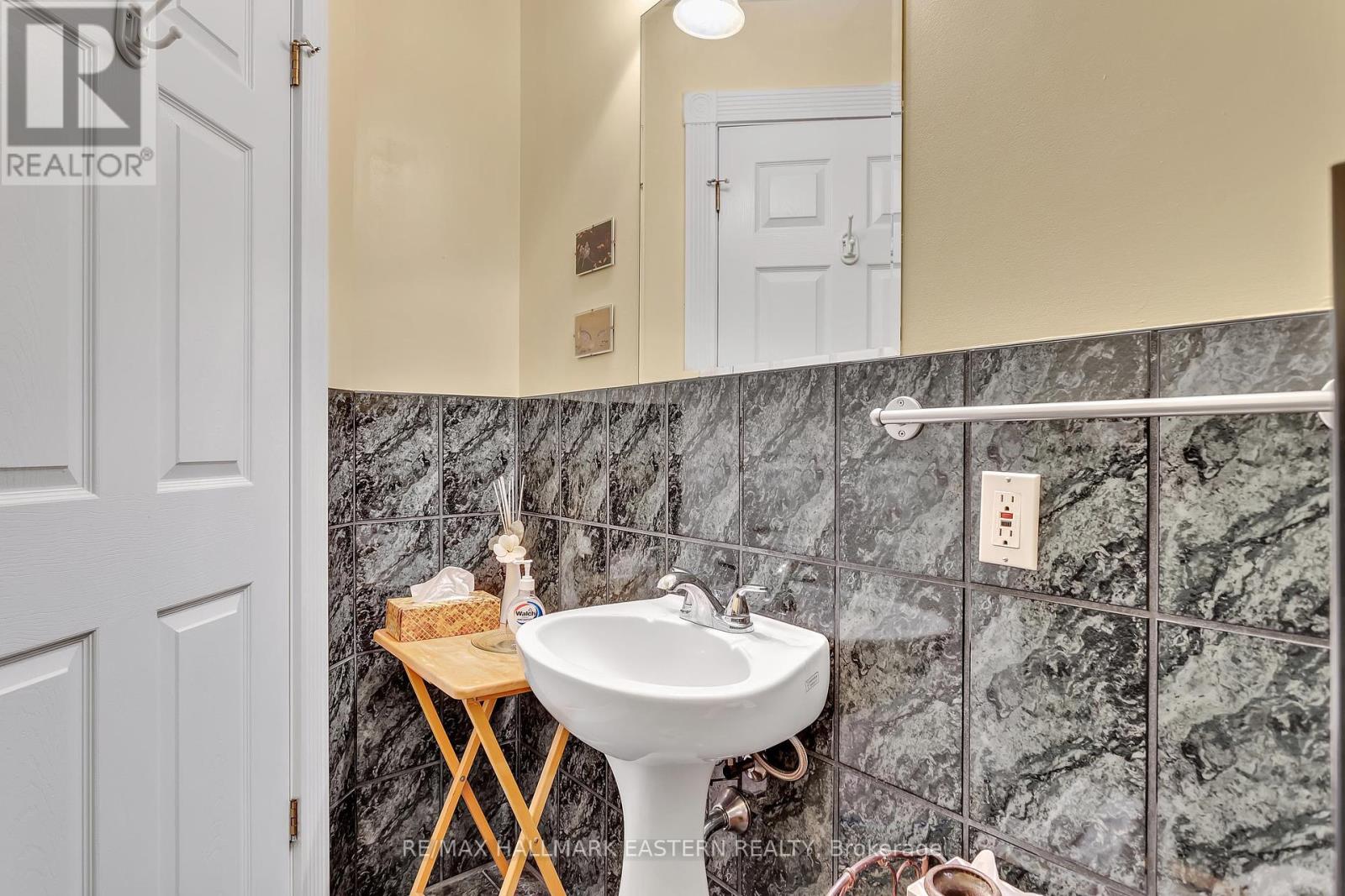 75 Oxford Street, Selwyn, Ontario  K0L 2H0 - Photo 17 - X12221294