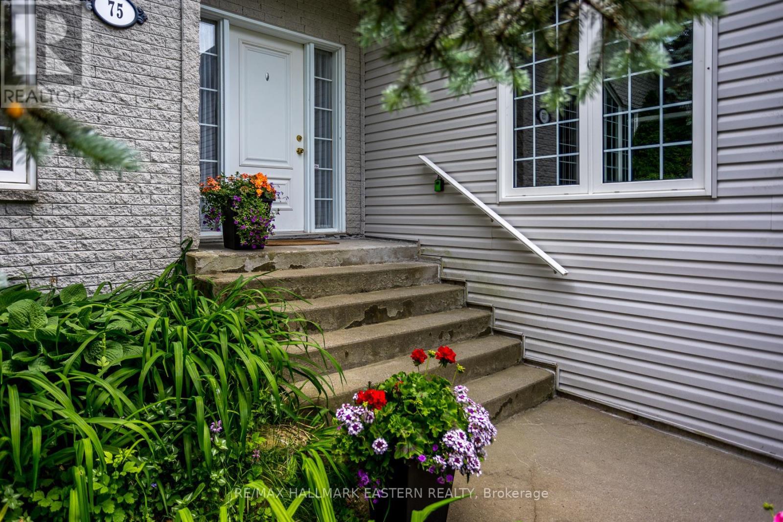 75 Oxford Street, Selwyn, Ontario  K0L 2H0 - Photo 3 - X12221294