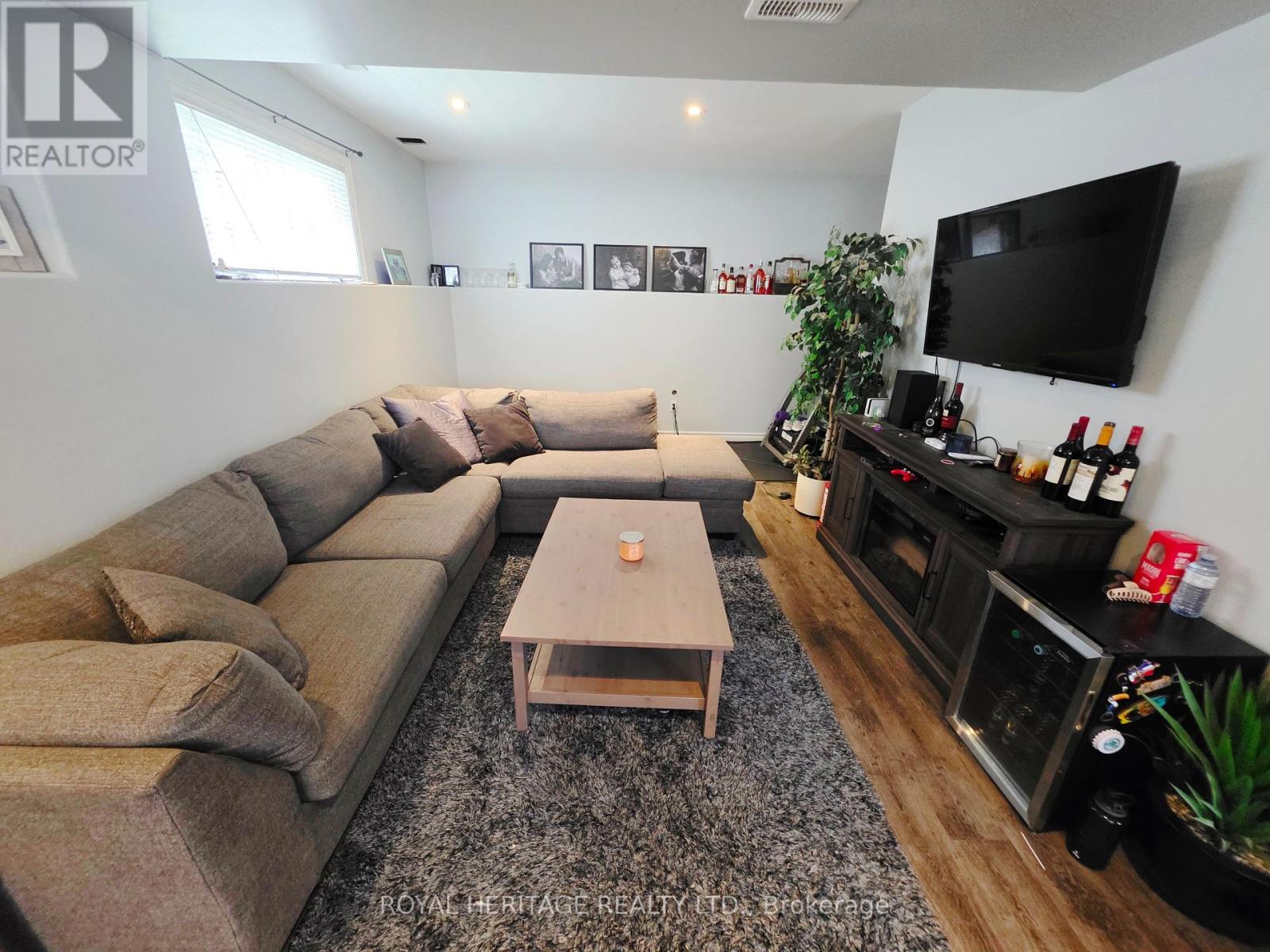 124 Mary Street W, Kawartha Lakes (Lindsay), Ontario  K9V 0B8 - Photo 12 - X12221716