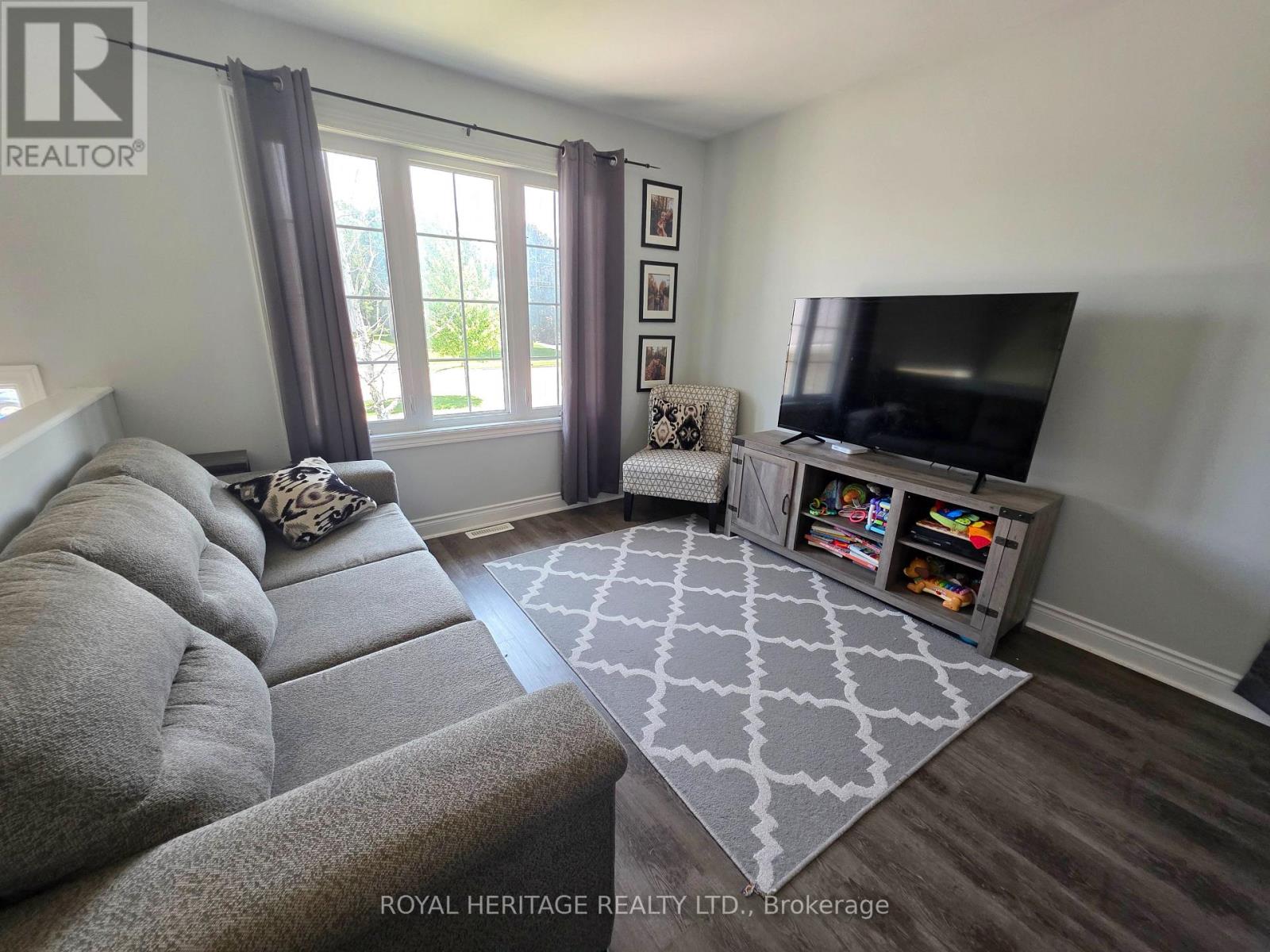 124 Mary Street W, Kawartha Lakes (Lindsay), Ontario  K9V 0B8 - Photo 3 - X12221716