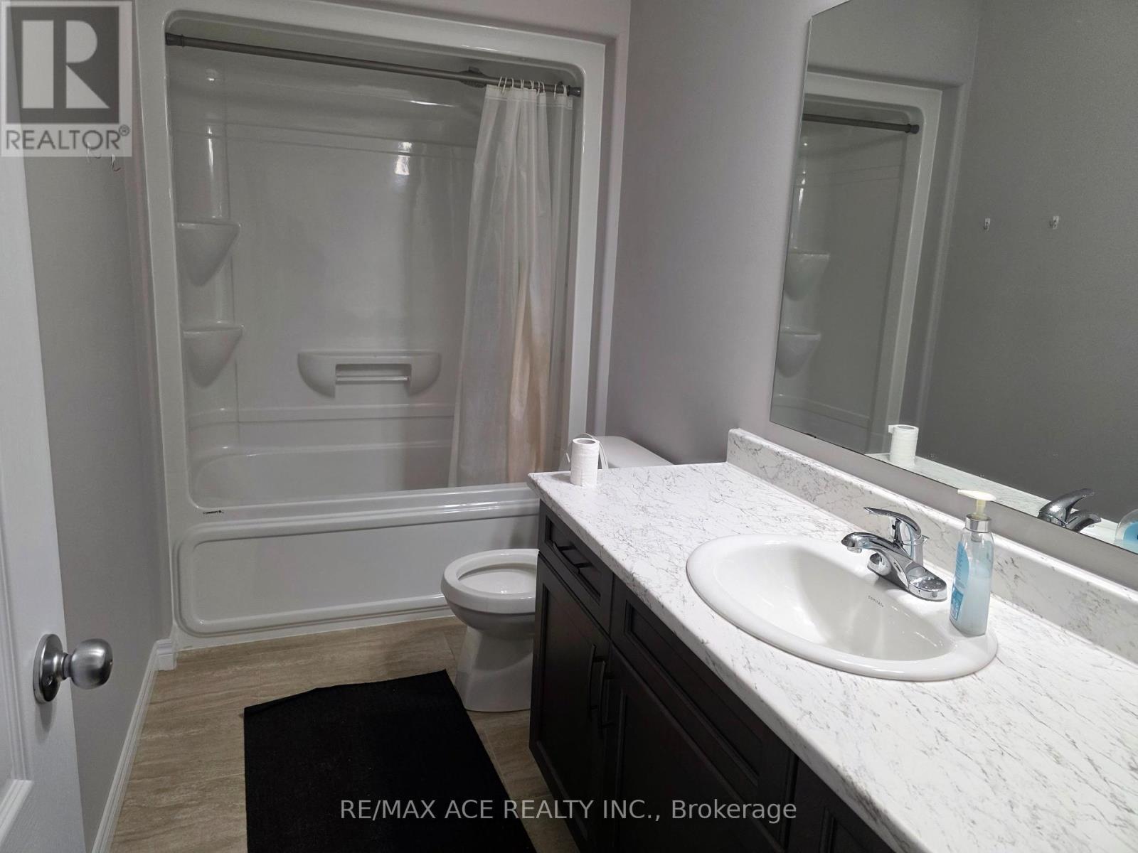 35 York Drive, Peterborough North (North), Ontario  K9K 0H1 - Photo 10 - X12221760