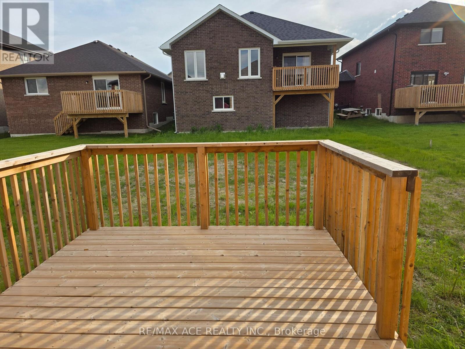 35 York Drive, Peterborough North (North), Ontario  K9K 0H1 - Photo 4 - X12221760