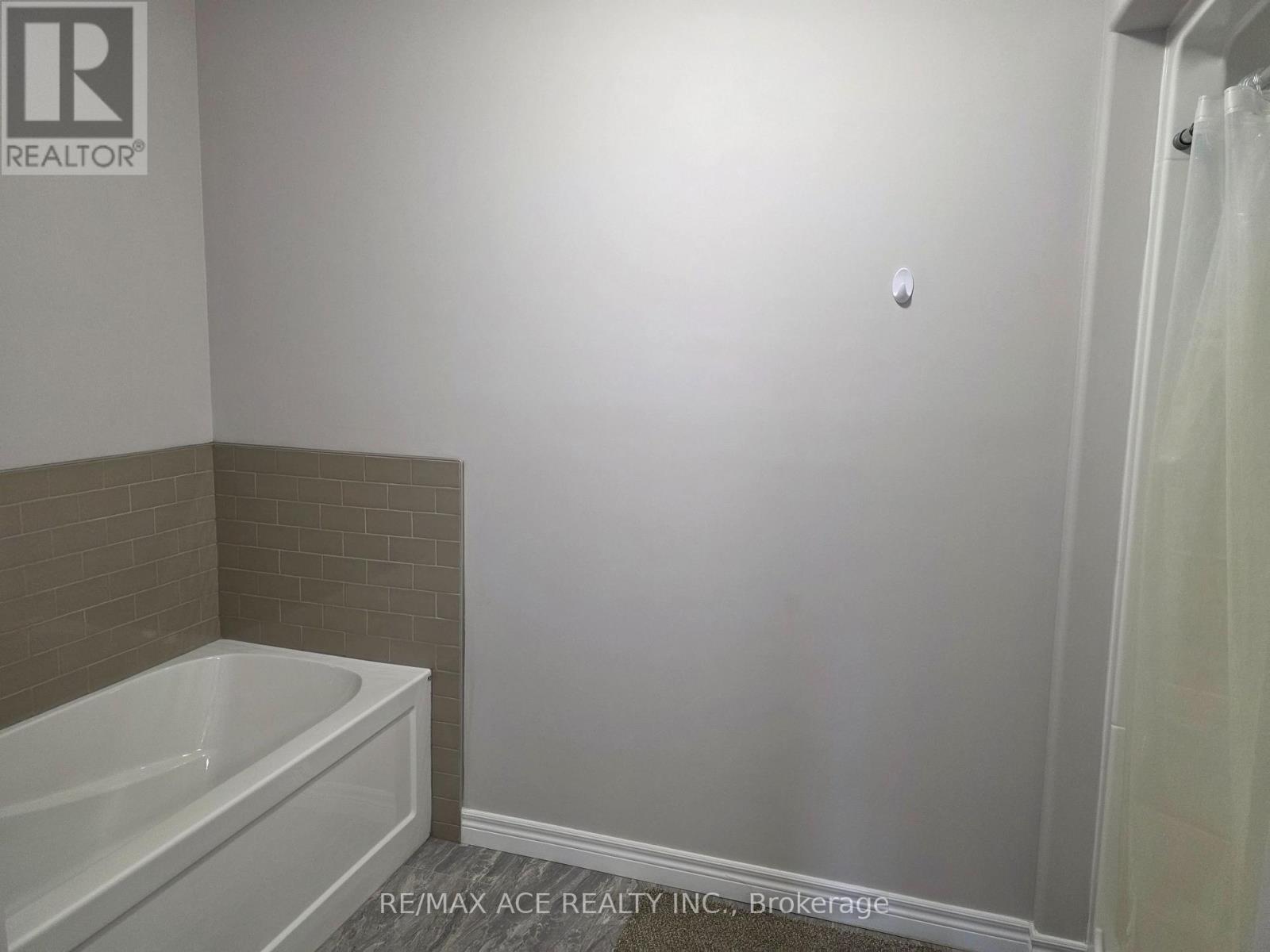 35 York Drive, Peterborough North (North), Ontario  K9K 0H1 - Photo 6 - X12221760