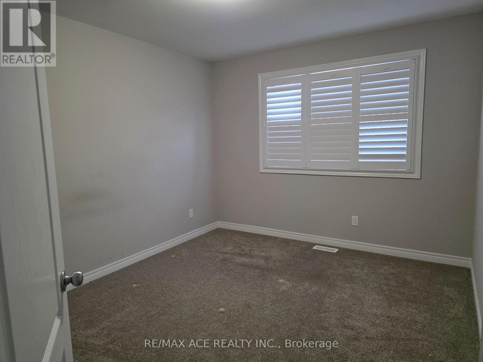 35 York Drive, Peterborough North (North), Ontario  K9K 0H1 - Photo 8 - X12221760