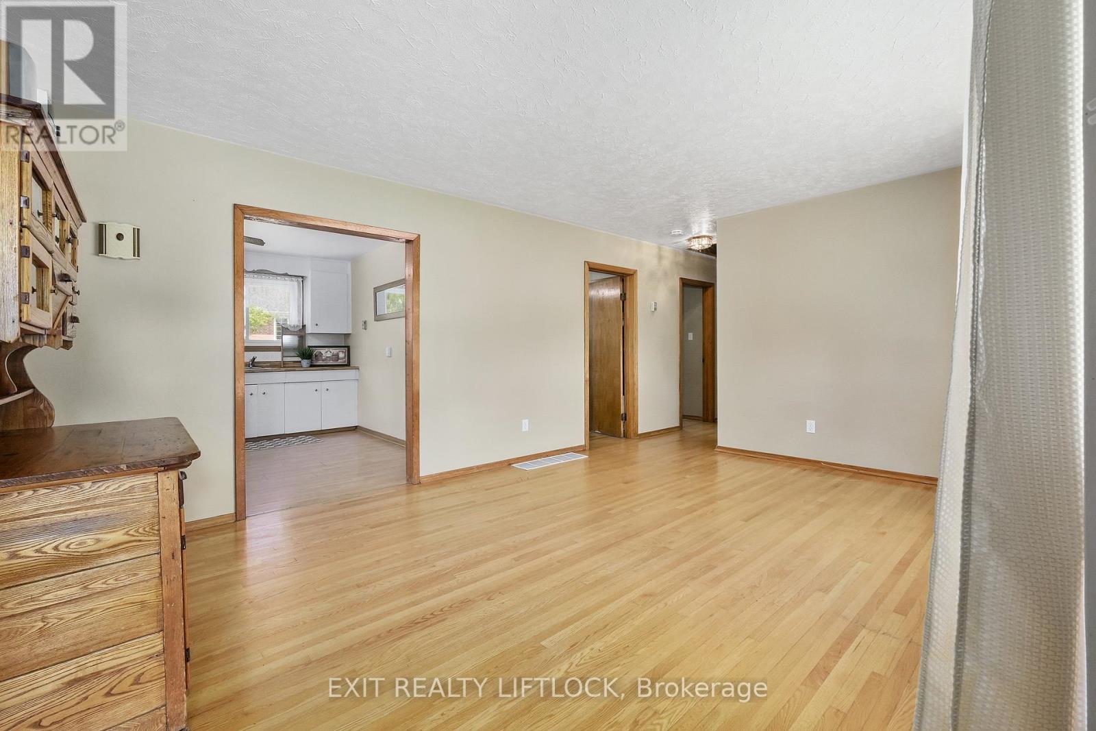 222 Collison Crescent, Peterborough South (East), Ontario  K9J 1A8 - Photo 4 - X12222640