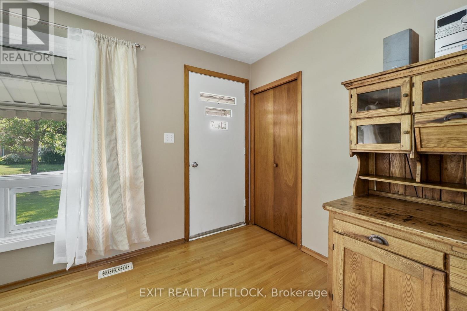 222 Collison Crescent, Peterborough South (East), Ontario  K9J 1A8 - Photo 5 - X12222640