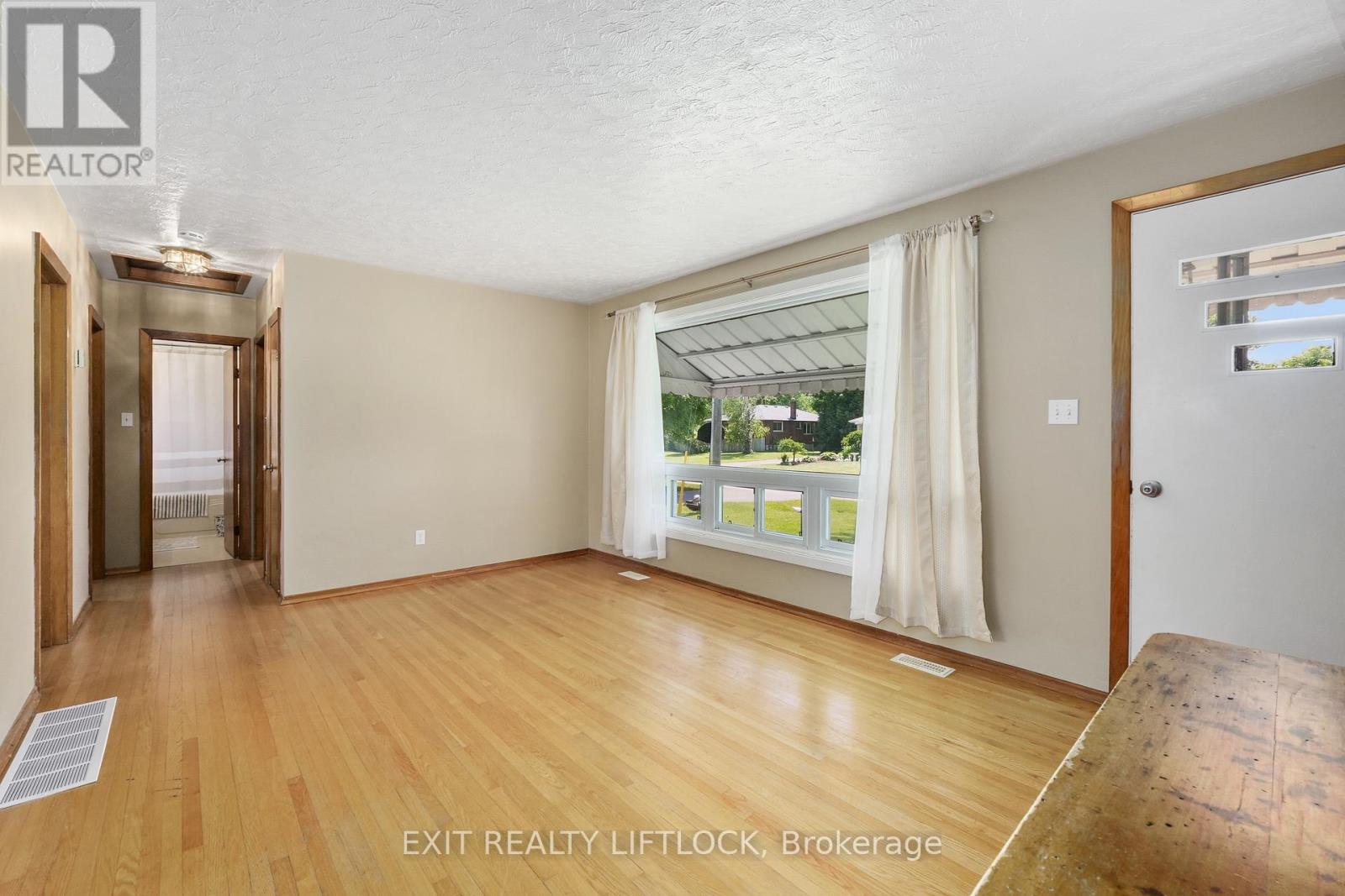 222 Collison Crescent, Peterborough South (East), Ontario  K9J 1A8 - Photo 7 - X12222640