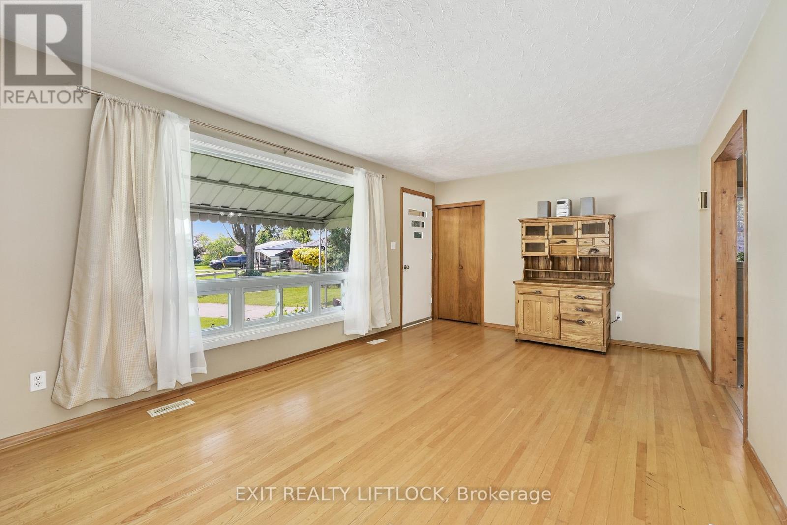 222 Collison Crescent, Peterborough South (East), Ontario  K9J 1A8 - Photo 8 - X12222640