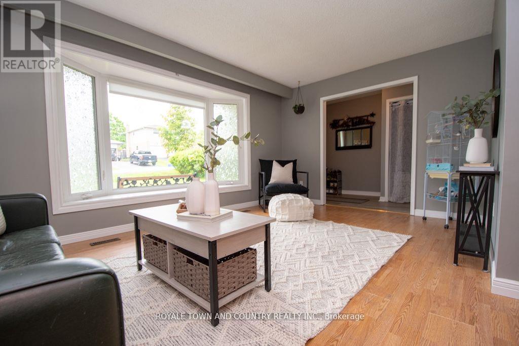24 Mohawk Drive, Kawartha Lakes (Lindsay), Ontario  K9V 0J6 - Photo 7 - X12222647