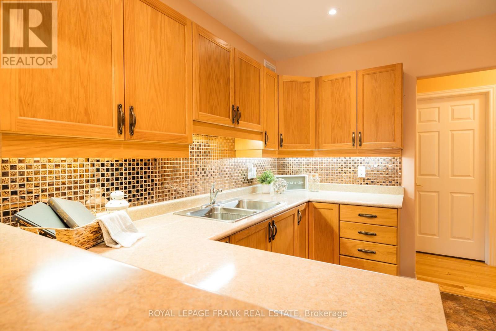 96 Village Crescent, Peterborough West (South), Ontario  K9J 0A9 - Photo 12 - X12222651