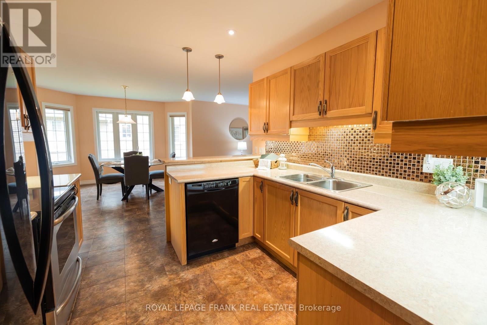 96 Village Crescent, Peterborough West (South), Ontario  K9J 0A9 - Photo 13 - X12222651