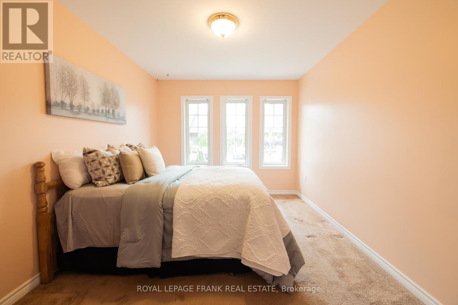 96 Village Crescent, Peterborough West (South), Ontario  K9J 0A9 - Photo 21 - X12222651