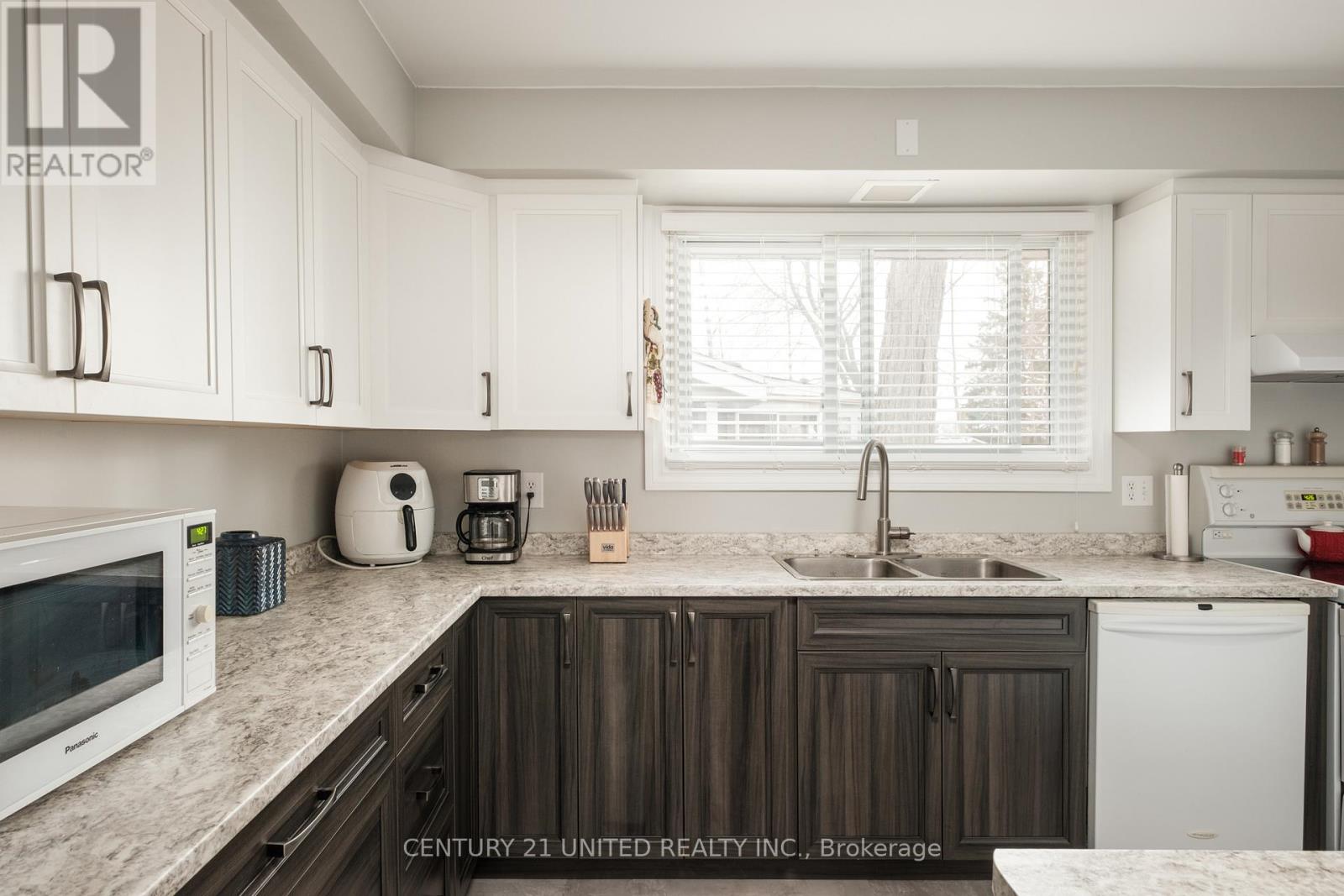 1316 Bathurst Street, Peterborough North (Central), Ontario  K9H 6X9 - Photo 10 - X12222832