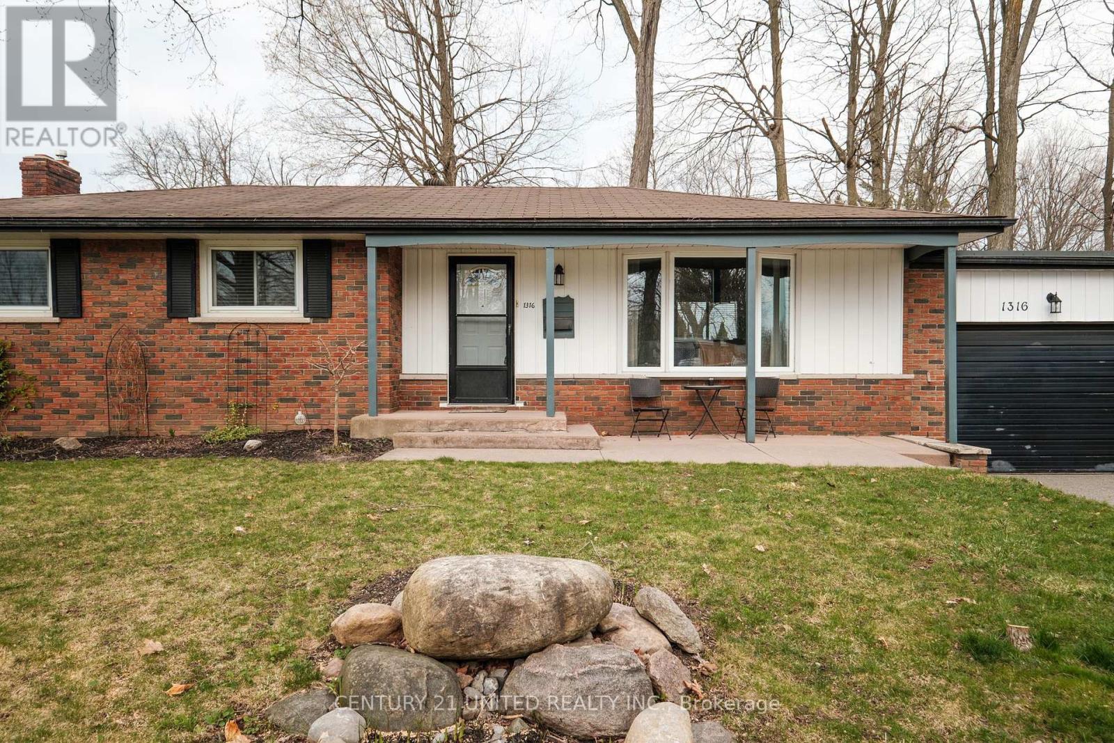 1316 Bathurst Street, Peterborough North (Central), Ontario  K9H 6X9 - Photo 2 - X12222832
