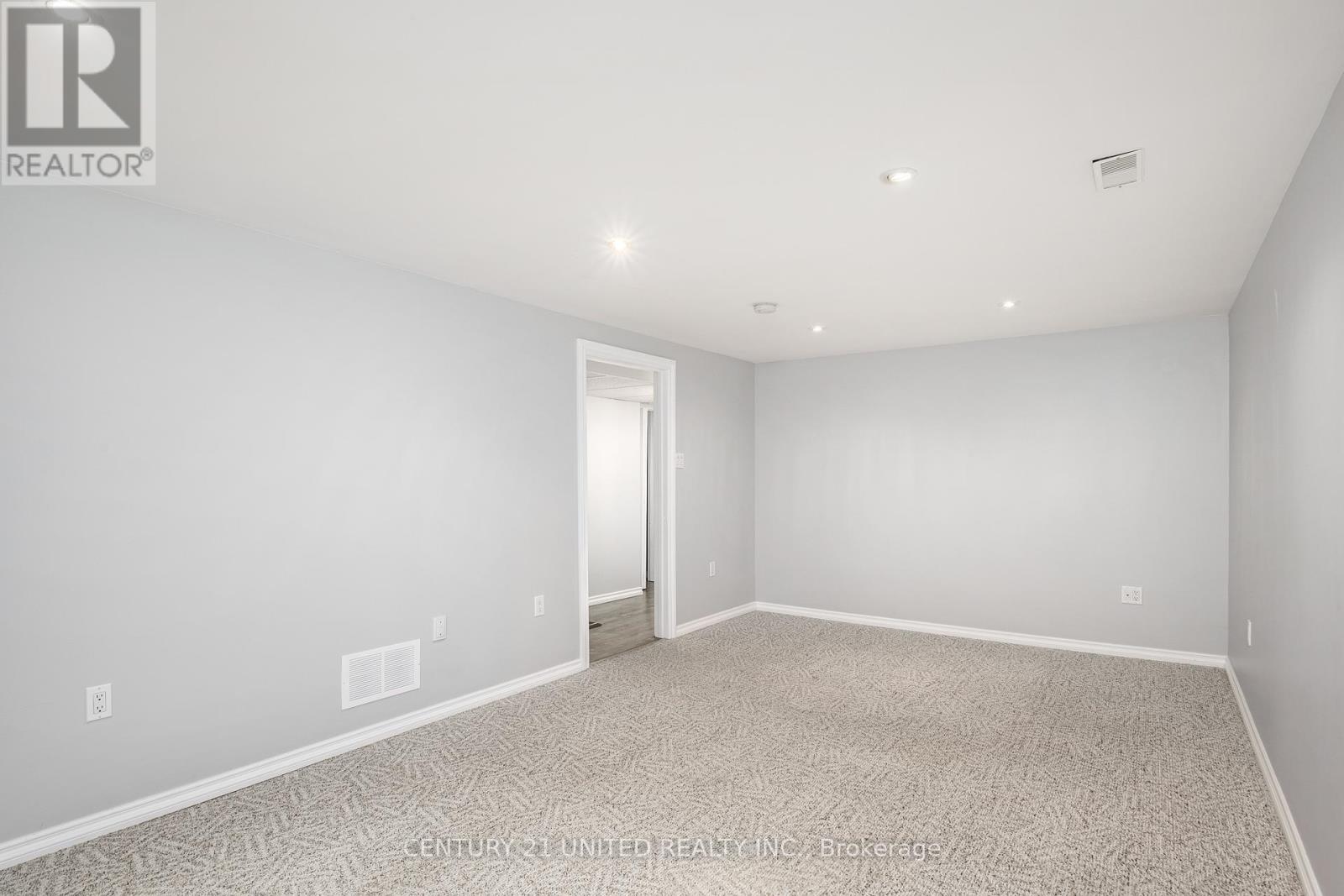 1316 Bathurst Street, Peterborough North (Central), Ontario  K9H 6X9 - Photo 21 - X12222832