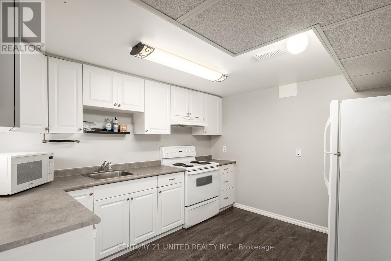 1316 Bathurst Street, Peterborough North (Central), Ontario  K9H 6X9 - Photo 27 - X12222832