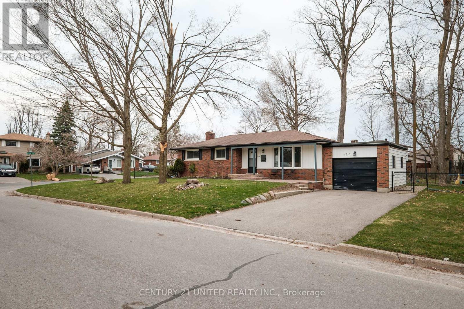 1316 Bathurst Street, Peterborough North (Central), Ontario  K9H 6X9 - Photo 30 - X12222832