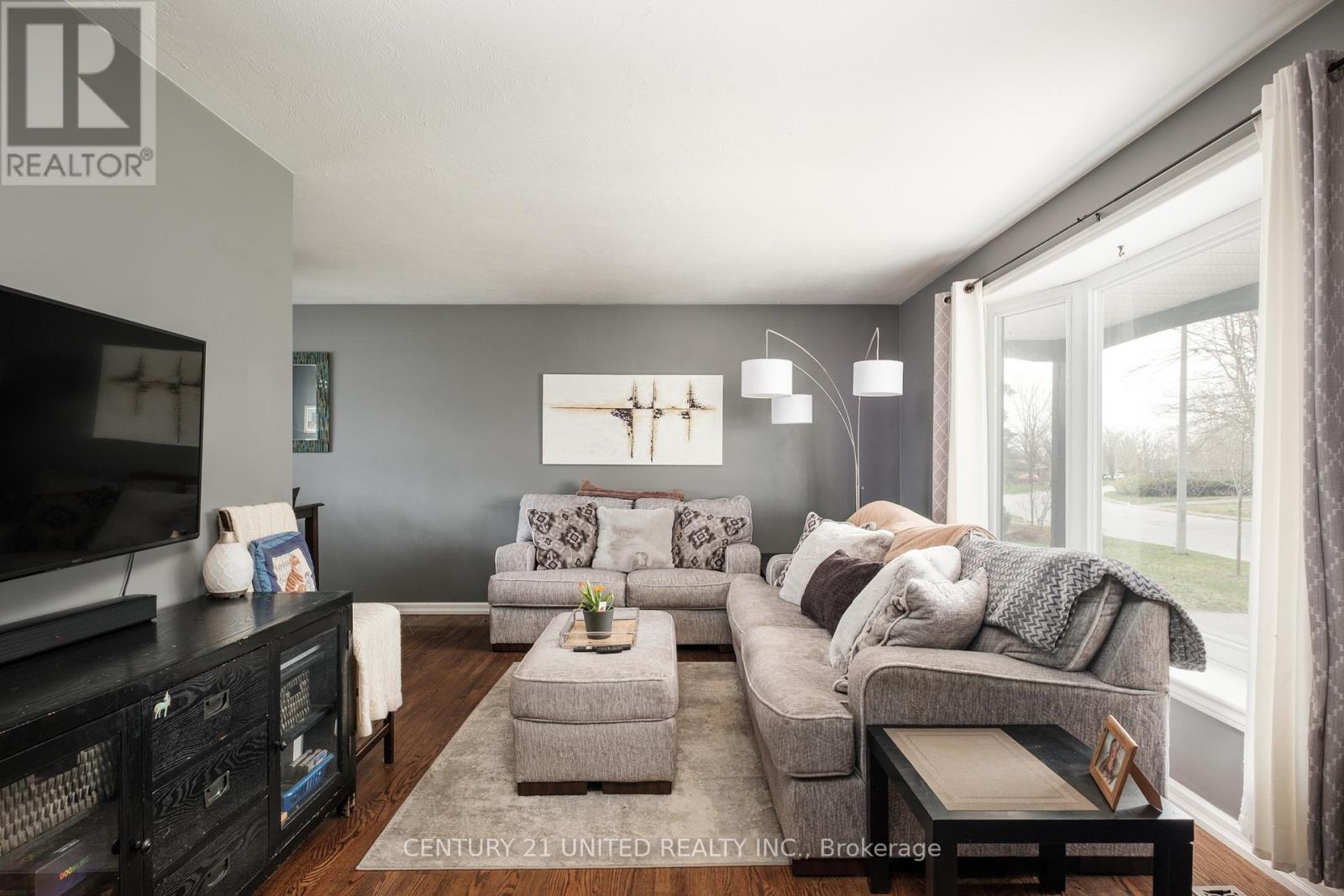 1316 Bathurst Street, Peterborough North (Central), Ontario  K9H 6X9 - Photo 4 - X12222832