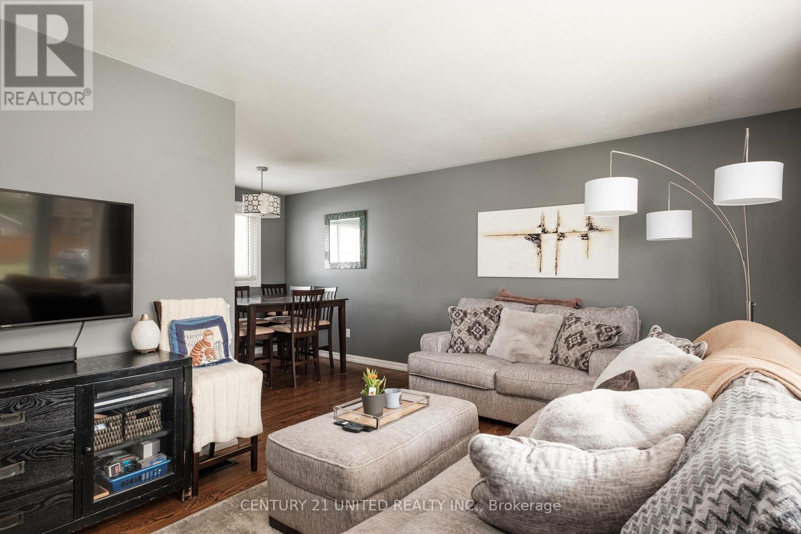 1316 Bathurst Street, Peterborough North (Central), Ontario  K9H 6X9 - Photo 5 - X12222832
