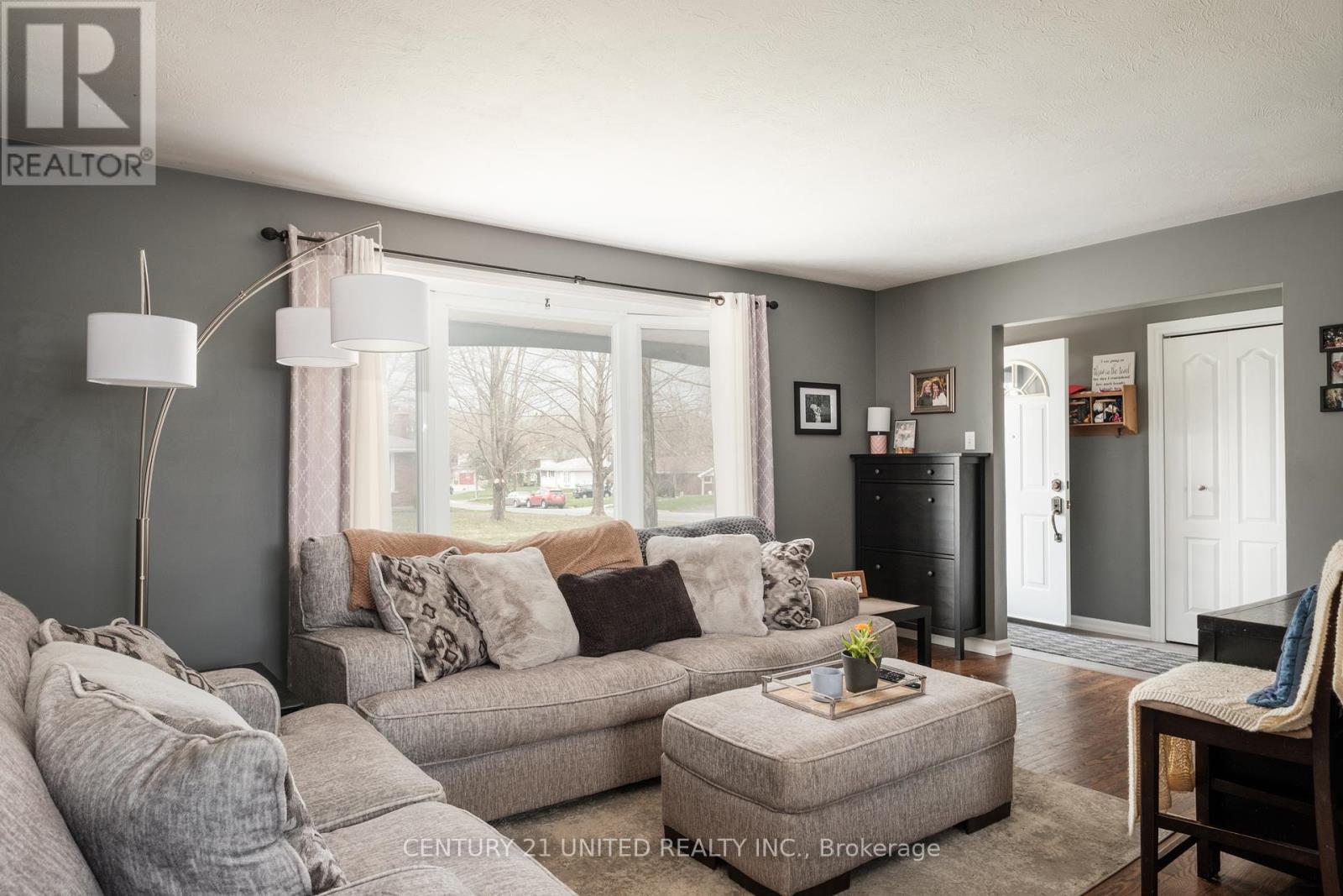 1316 Bathurst Street, Peterborough North (Central), Ontario  K9H 6X9 - Photo 6 - X12222832