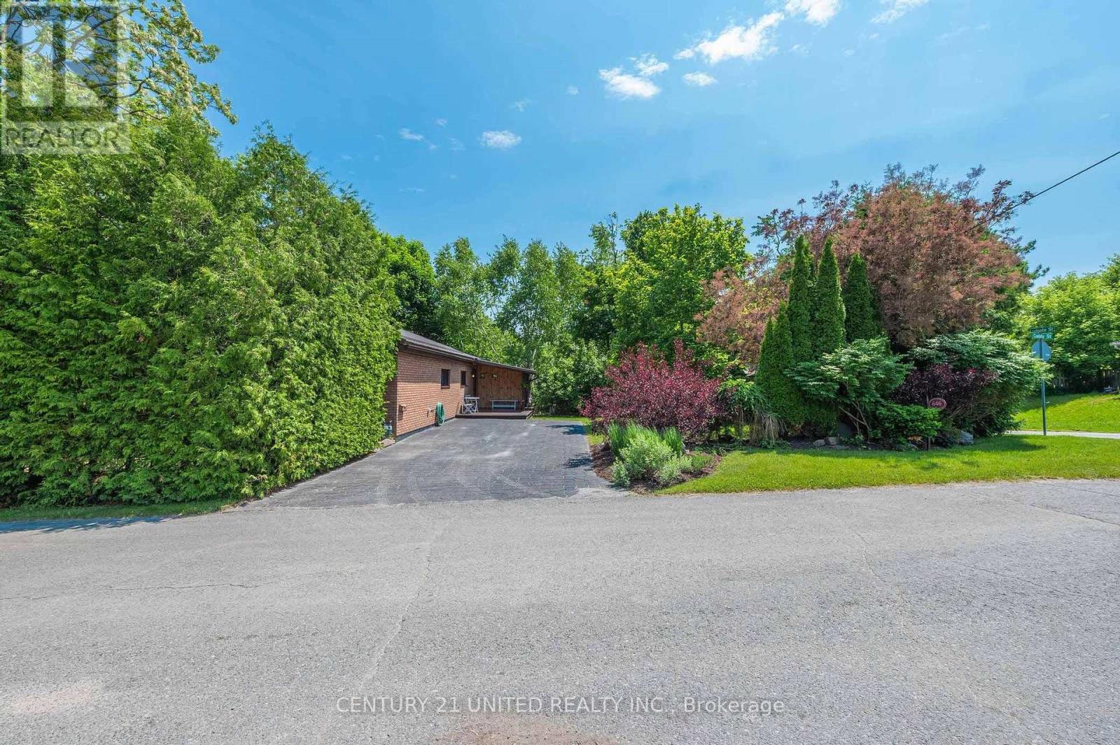 646 Ludgate Street, Peterborough East (Central), Ontario  K9H 2C2 - Photo 11 - X12223016
