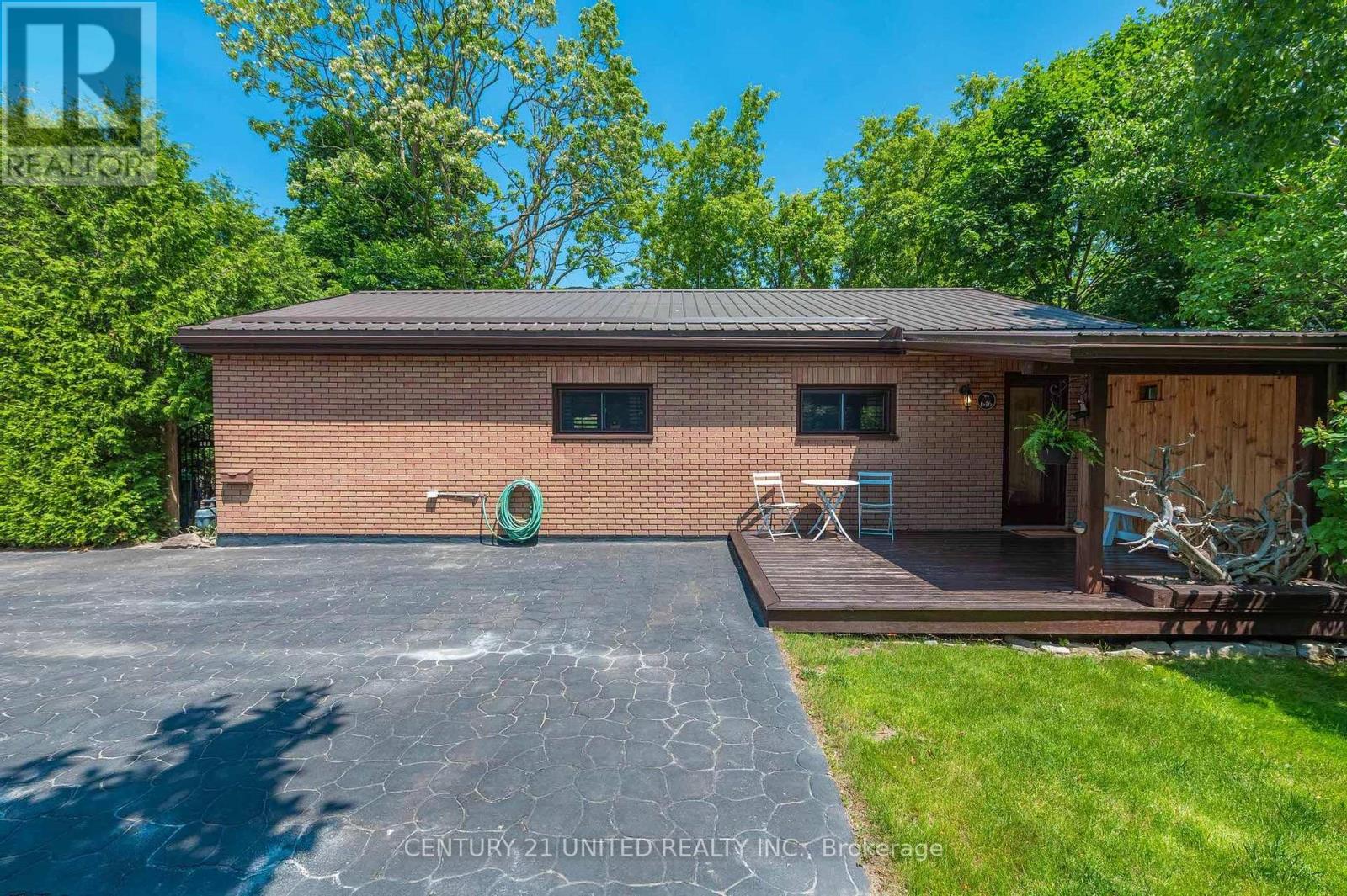 646 Ludgate Street, Peterborough East (Central), Ontario  K9H 2C2 - Photo 13 - X12223016