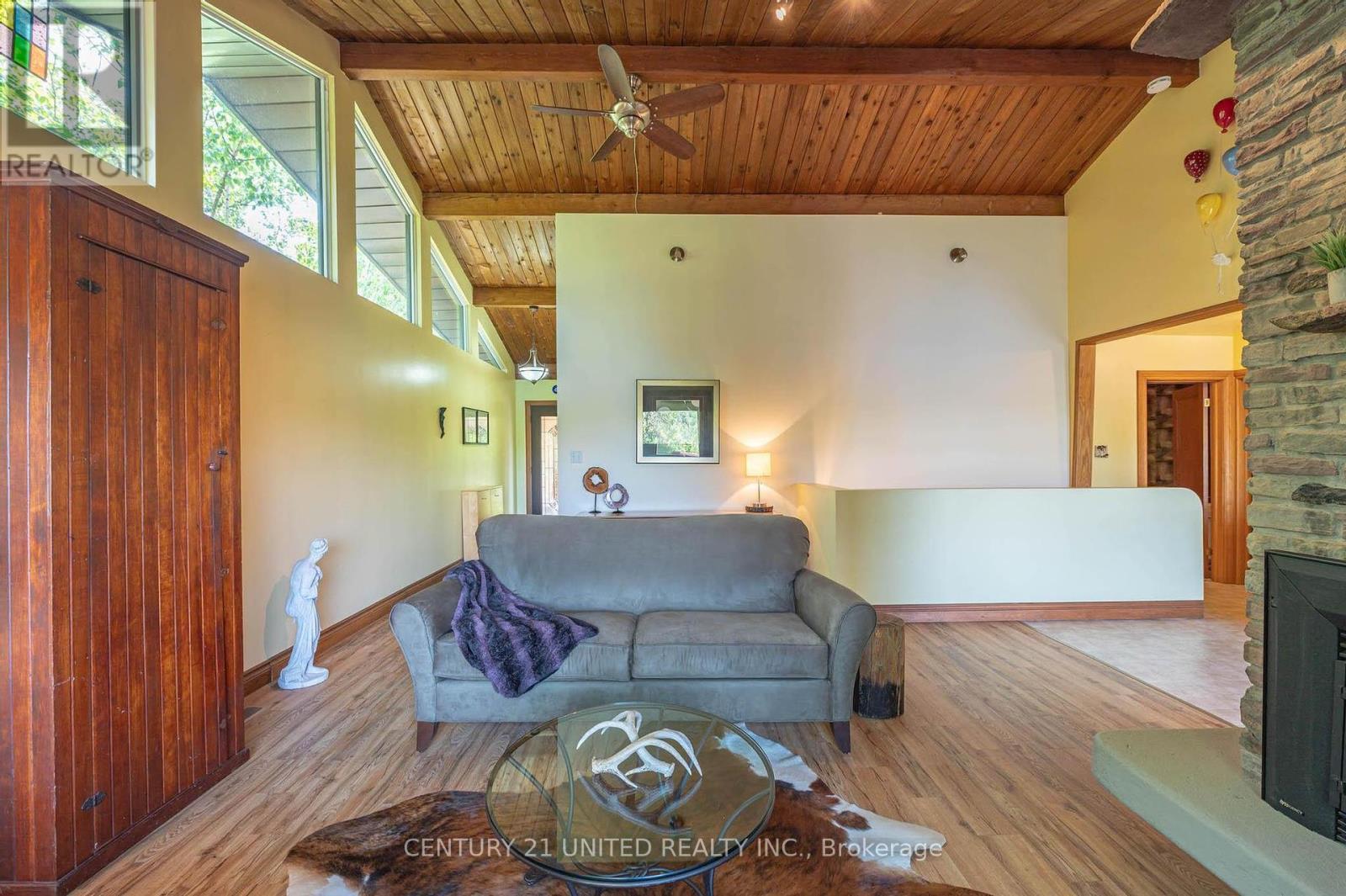 646 Ludgate Street, Peterborough East (Central), Ontario  K9H 2C2 - Photo 19 - X12223016