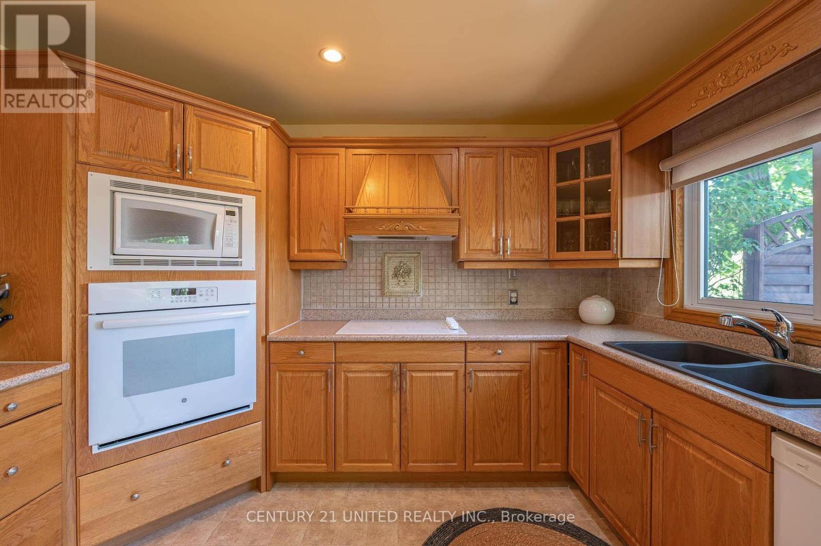 646 Ludgate Street, Peterborough East (Central), Ontario  K9H 2C2 - Photo 23 - X12223016