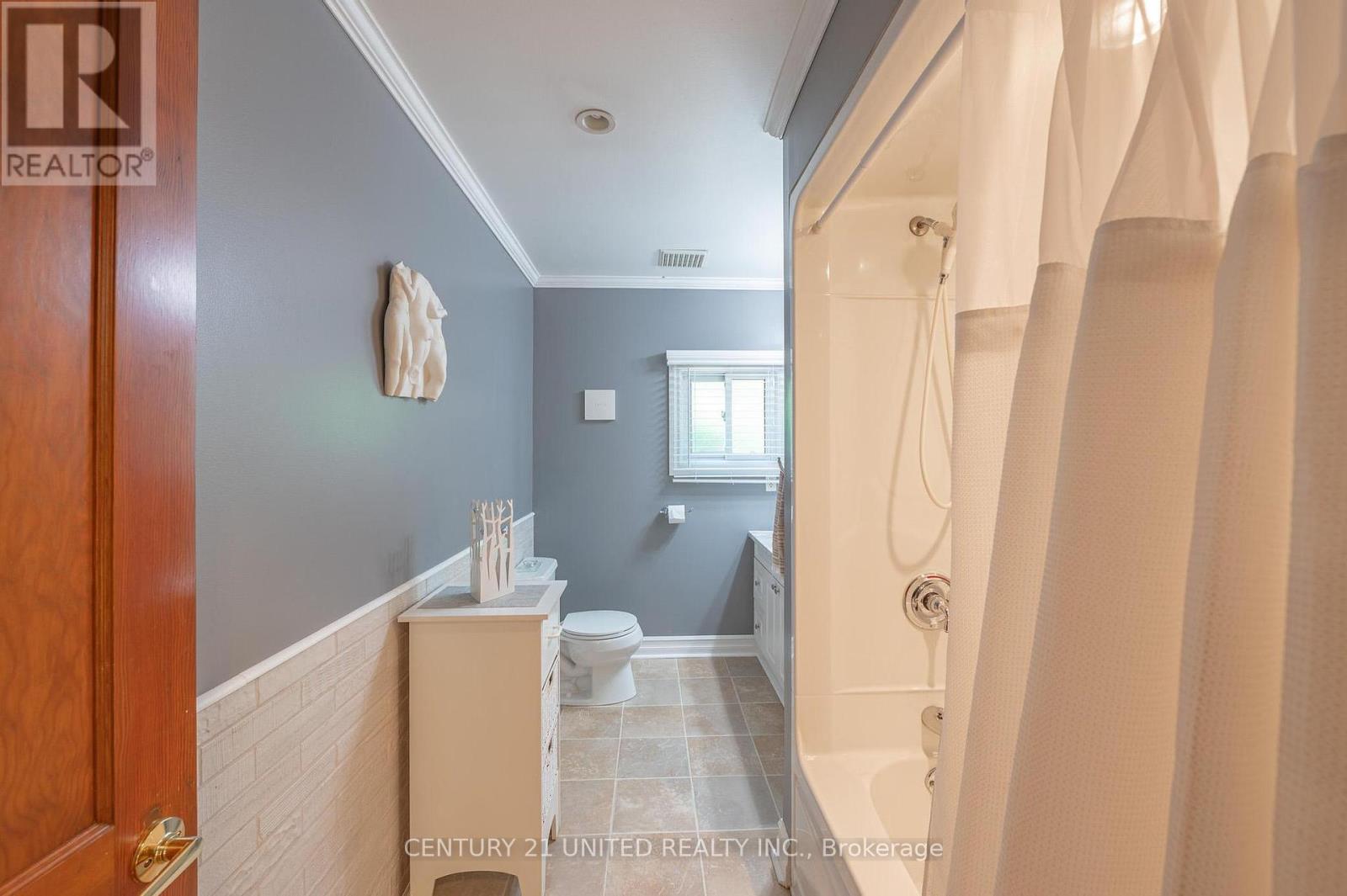 646 Ludgate Street, Peterborough East (Central), Ontario  K9H 2C2 - Photo 25 - X12223016