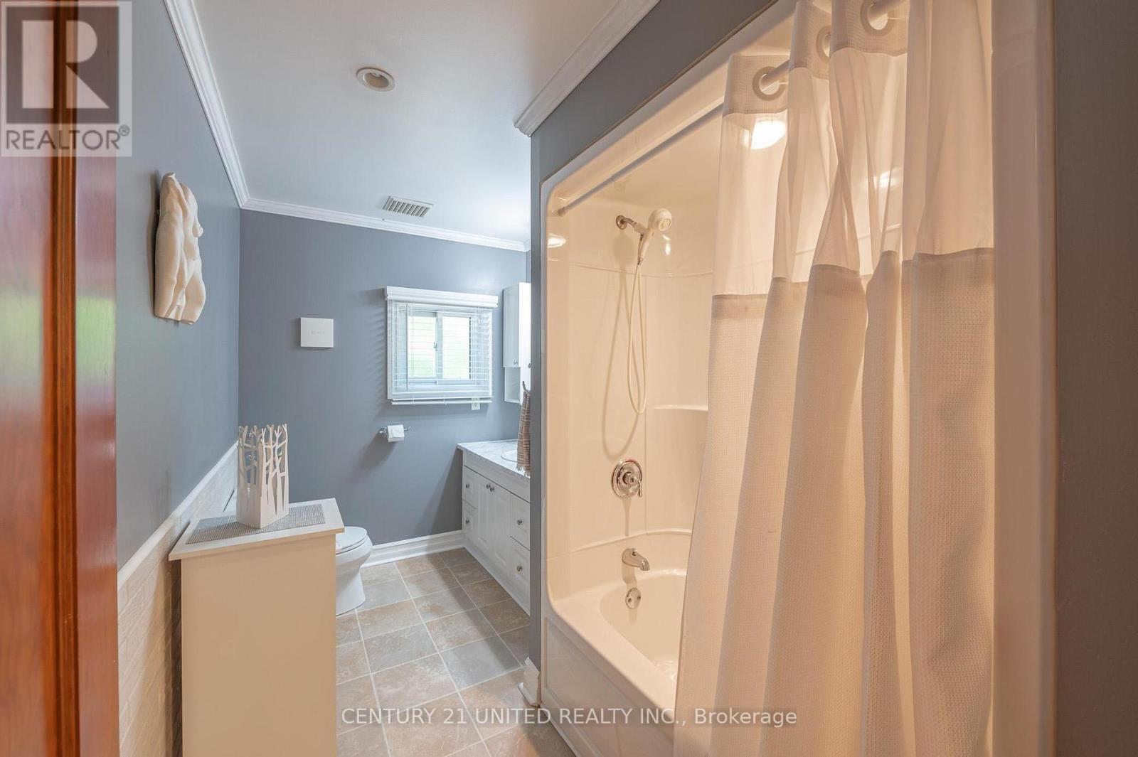646 Ludgate Street, Peterborough East (Central), Ontario  K9H 2C2 - Photo 26 - X12223016