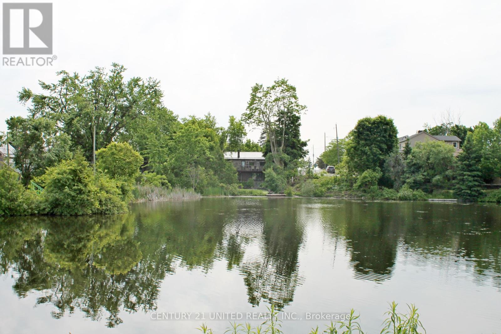 646 Ludgate Street, Peterborough East (Central), Ontario  K9H 2C2 - Photo 3 - X12223016