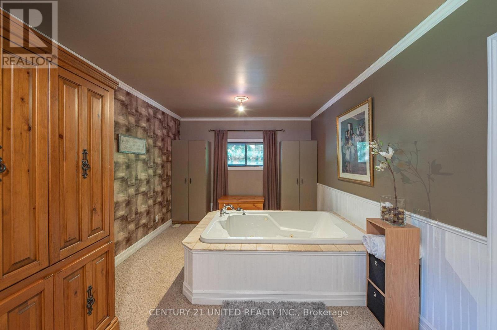 646 Ludgate Street, Peterborough East (Central), Ontario  K9H 2C2 - Photo 30 - X12223016