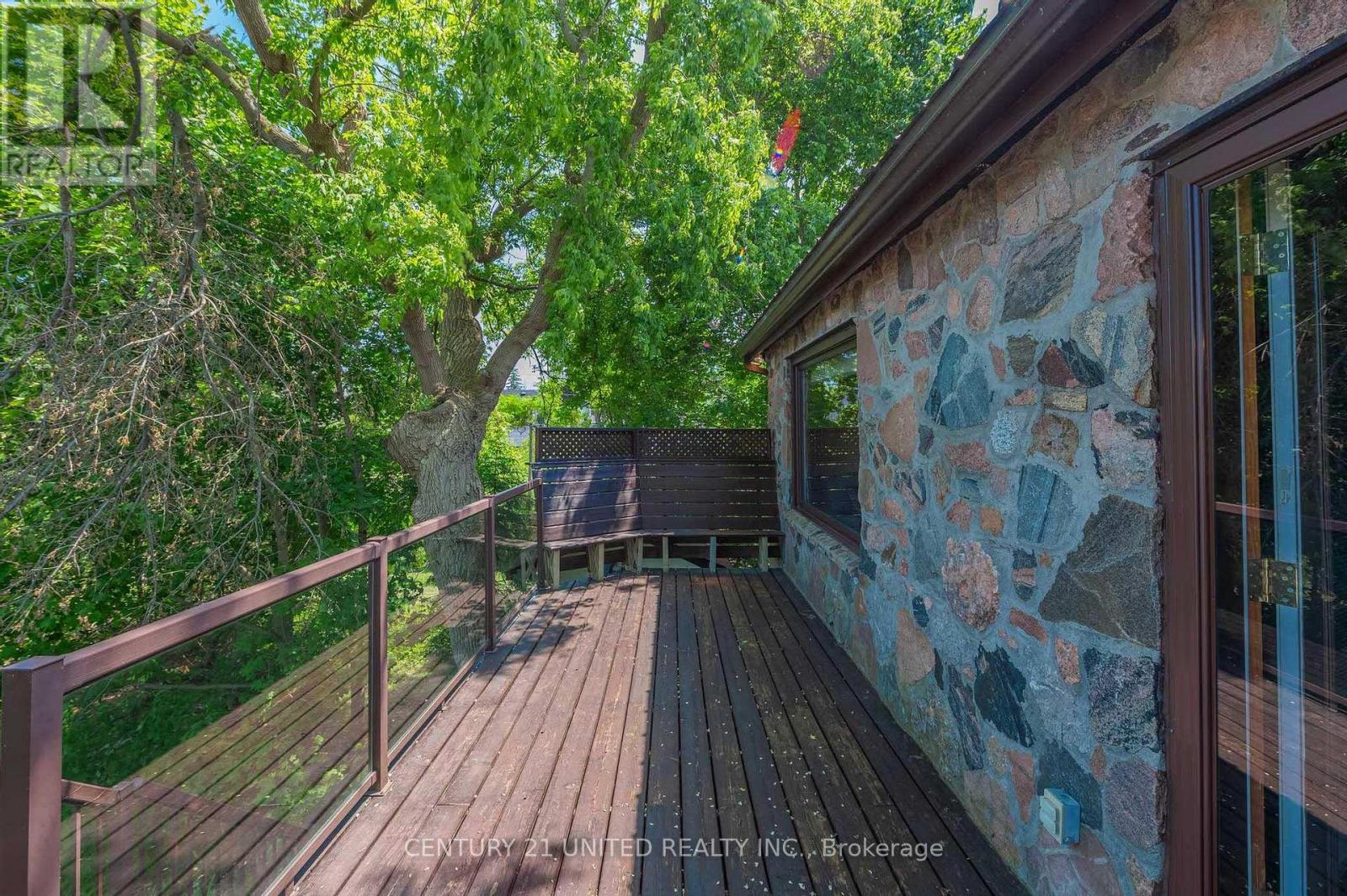 646 Ludgate Street, Peterborough East (Central), Ontario  K9H 2C2 - Photo 44 - X12223016