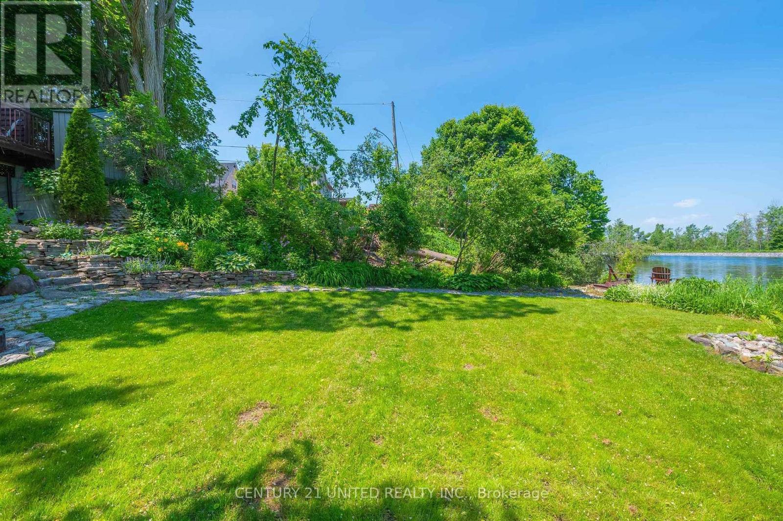 646 Ludgate Street, Peterborough East (Central), Ontario  K9H 2C2 - Photo 5 - X12223016