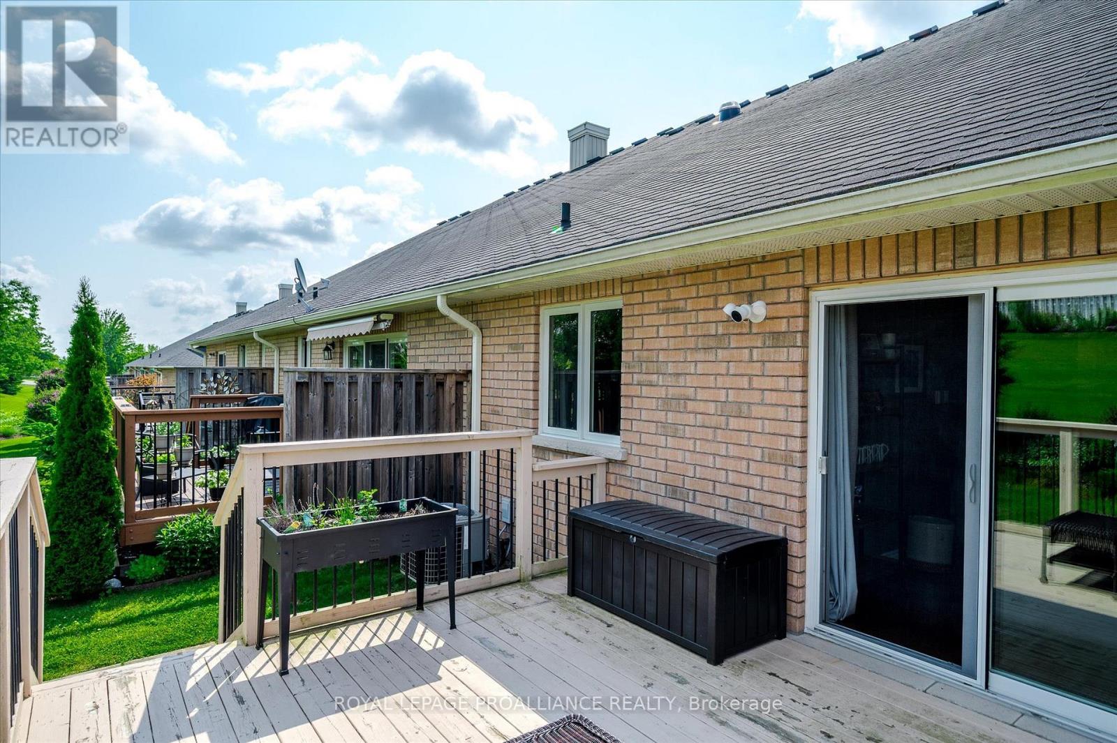 141 Village Crescent, Peterborough West (South), Ontario  K9J 0A9 - Photo 13 - X12223319