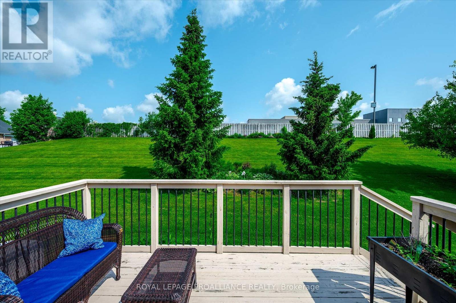 141 Village Crescent, Peterborough West (South), Ontario  K9J 0A9 - Photo 14 - X12223319
