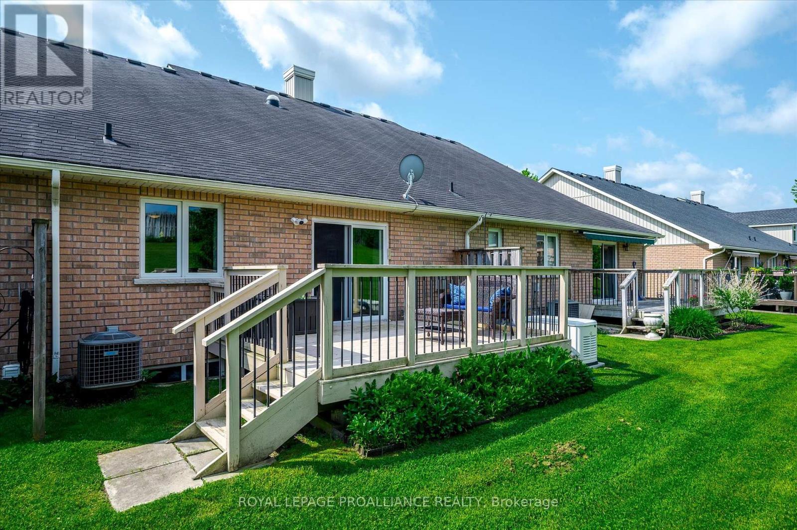 141 Village Crescent, Peterborough West (South), Ontario  K9J 0A9 - Photo 15 - X12223319