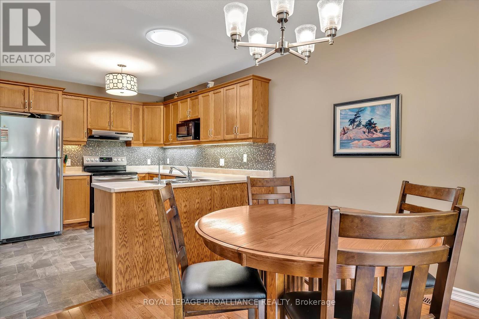 141 Village Crescent, Peterborough West (South), Ontario  K9J 0A9 - Photo 19 - X12223319