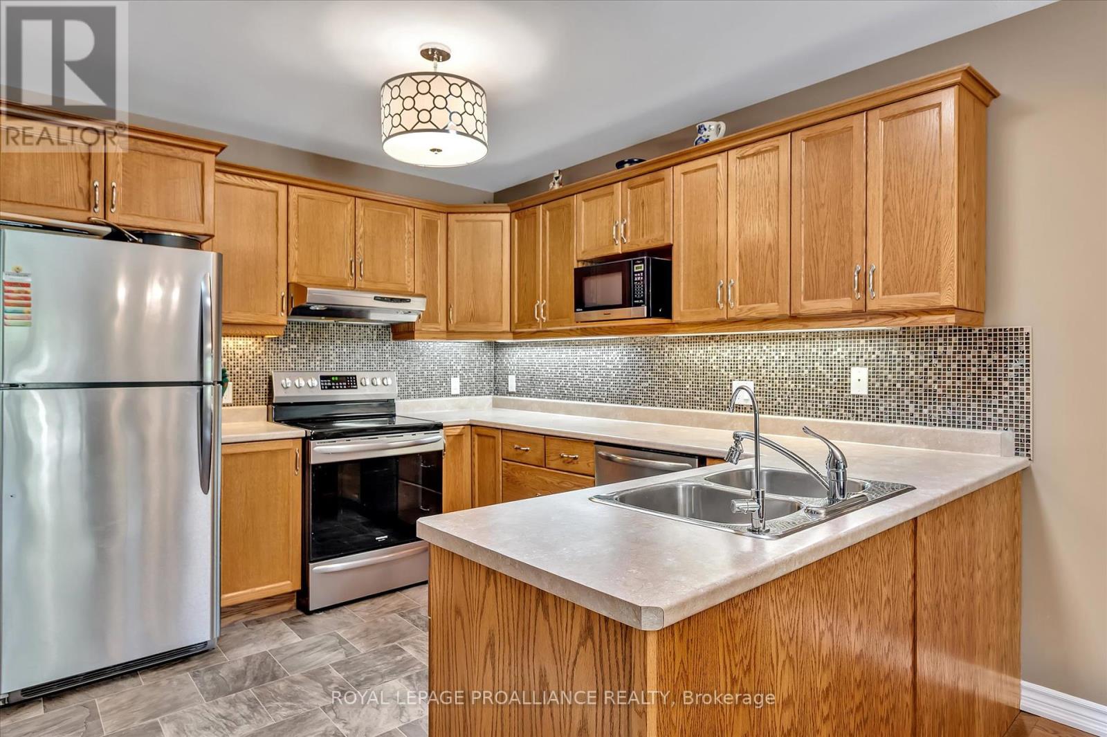 141 Village Crescent, Peterborough West (South), Ontario  K9J 0A9 - Photo 20 - X12223319