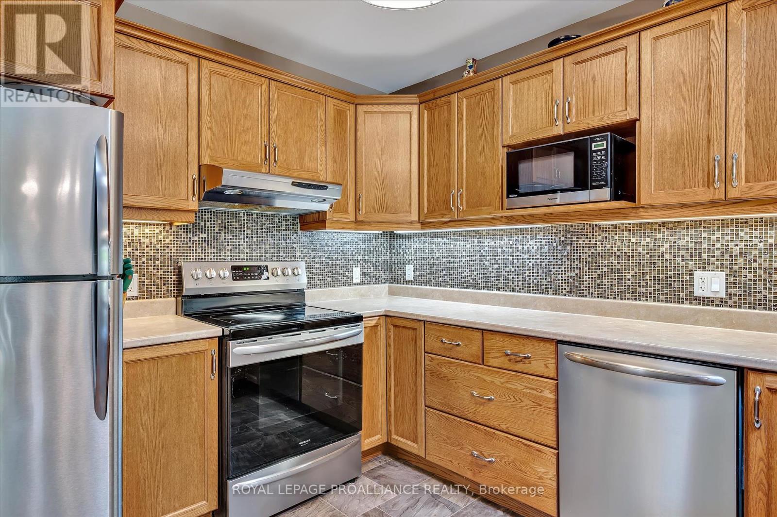 141 Village Crescent, Peterborough West (South), Ontario  K9J 0A9 - Photo 24 - X12223319