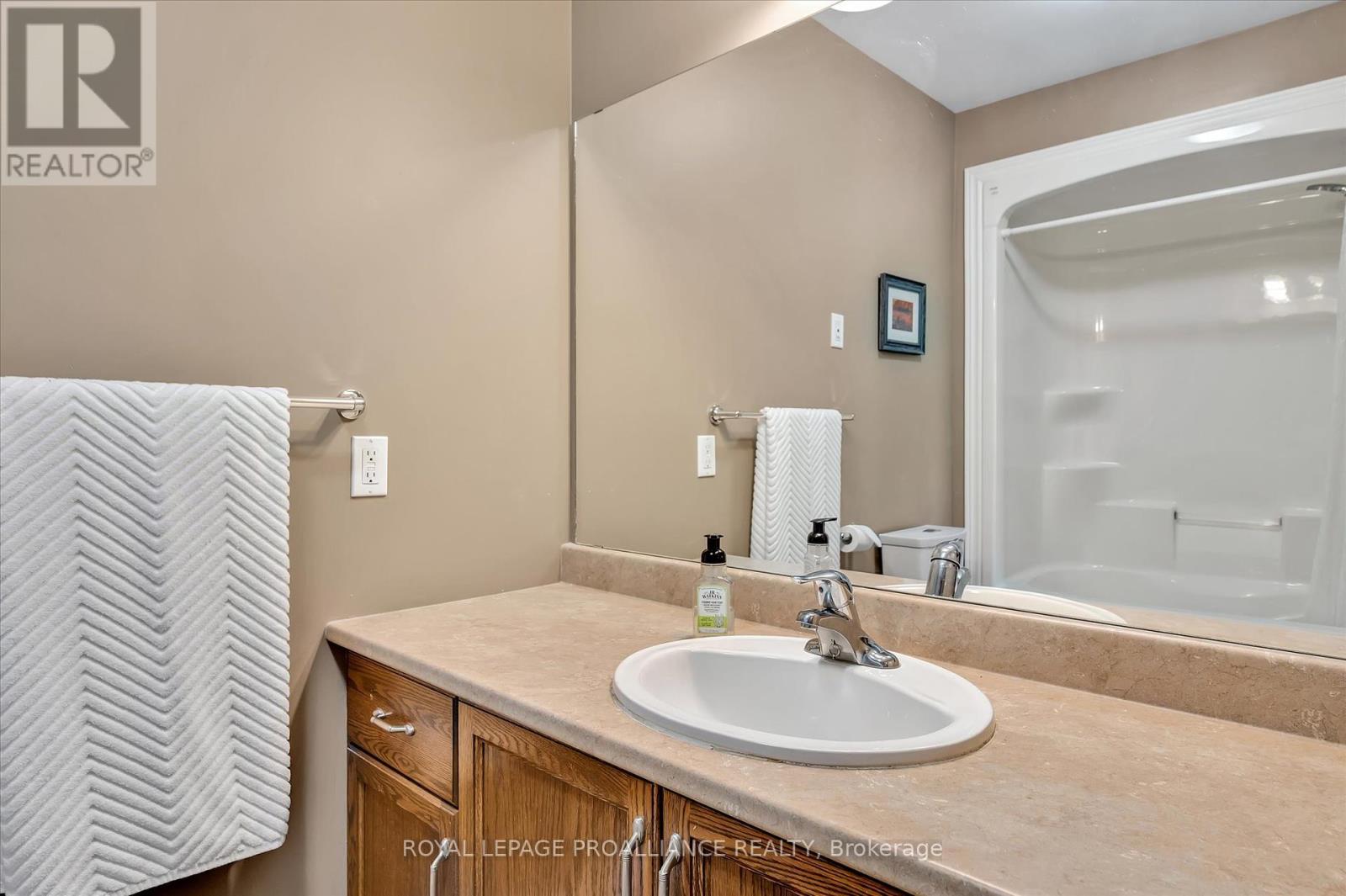 141 Village Crescent, Peterborough West (South), Ontario  K9J 0A9 - Photo 28 - X12223319