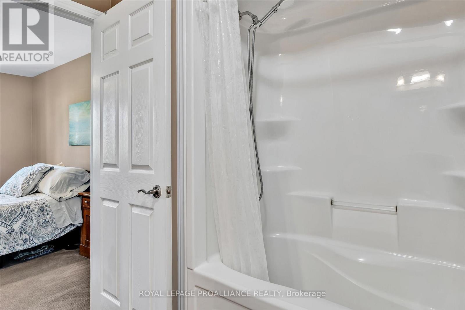 141 Village Crescent, Peterborough West (South), Ontario  K9J 0A9 - Photo 29 - X12223319