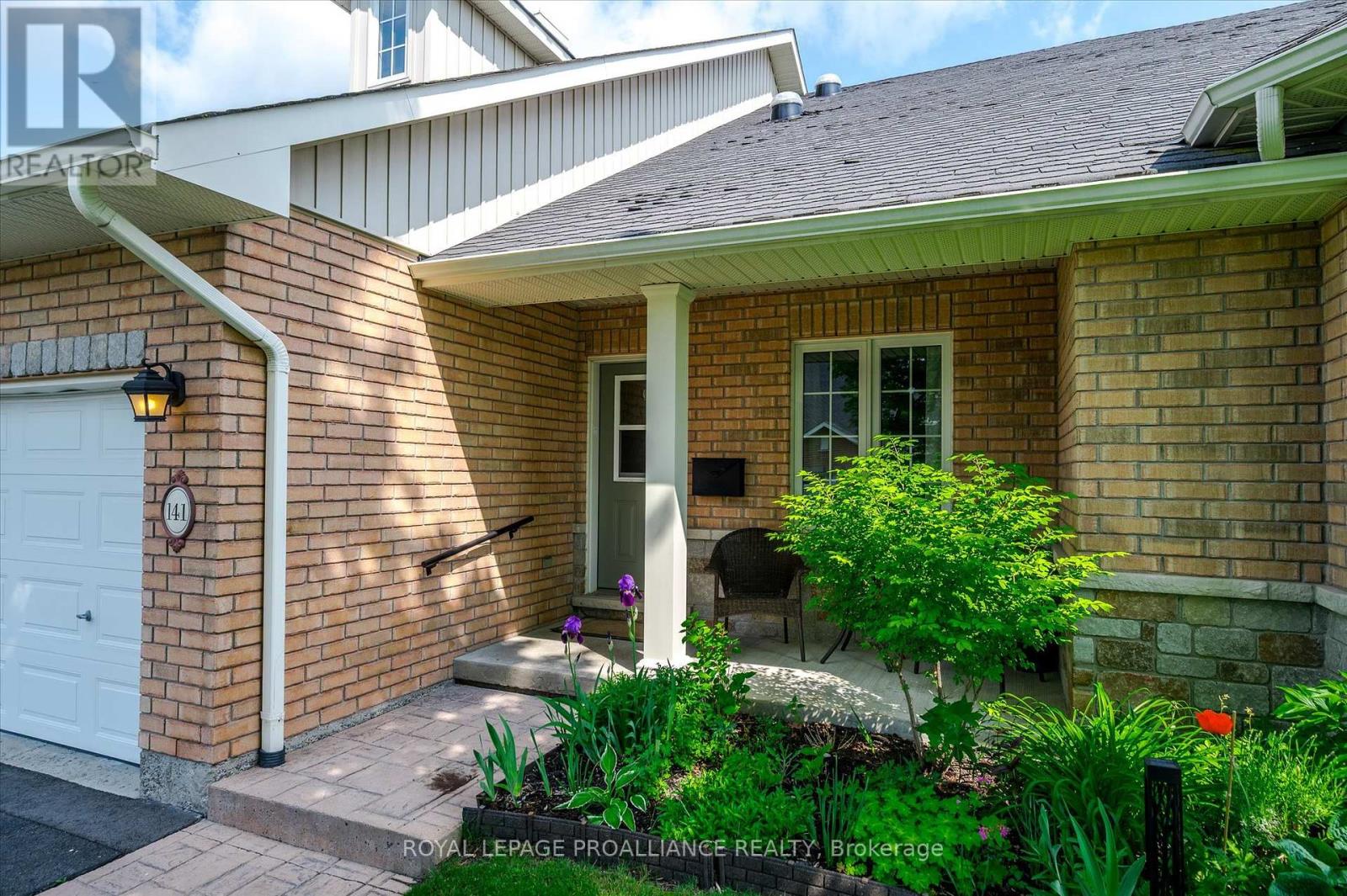 141 Village Crescent, Peterborough West (South), Ontario  K9J 0A9 - Photo 3 - X12223319