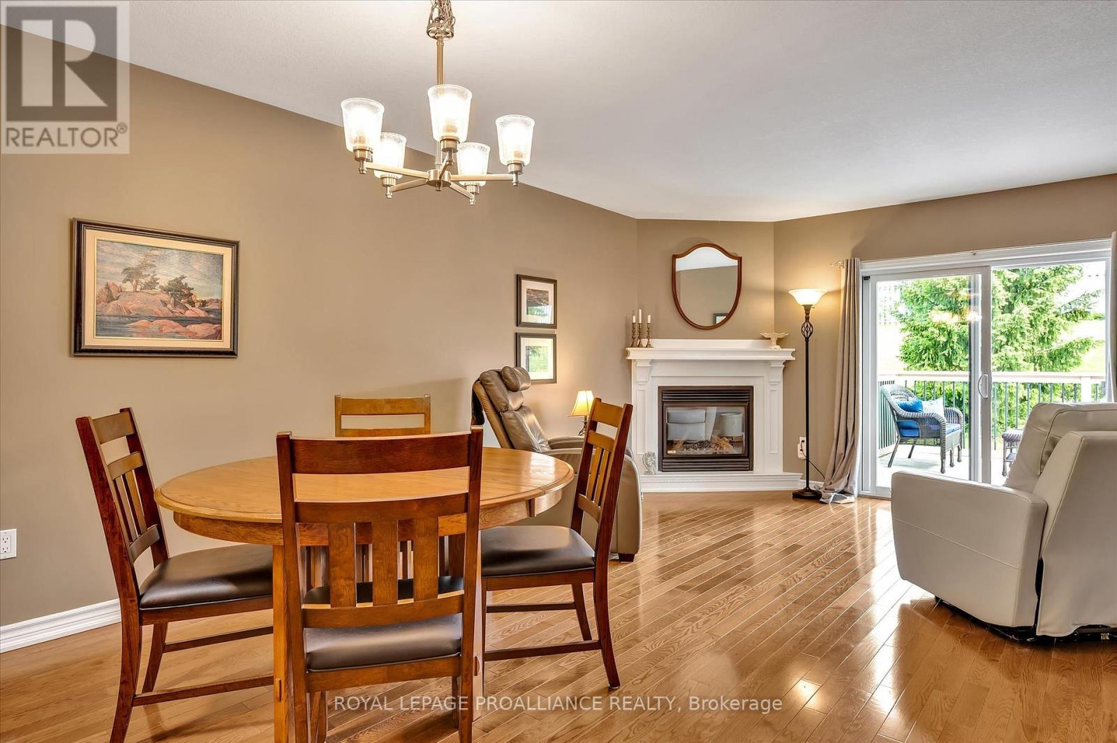 141 Village Crescent, Peterborough West (South), Ontario  K9J 0A9 - Photo 5 - X12223319