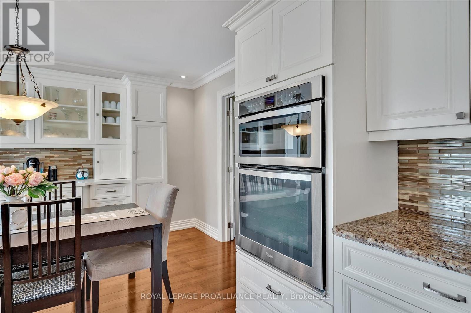 2112 Lorraine Drive, Peterborough North (University Heights), Ontario  K9L 1X4 - Photo 12 - X12223325