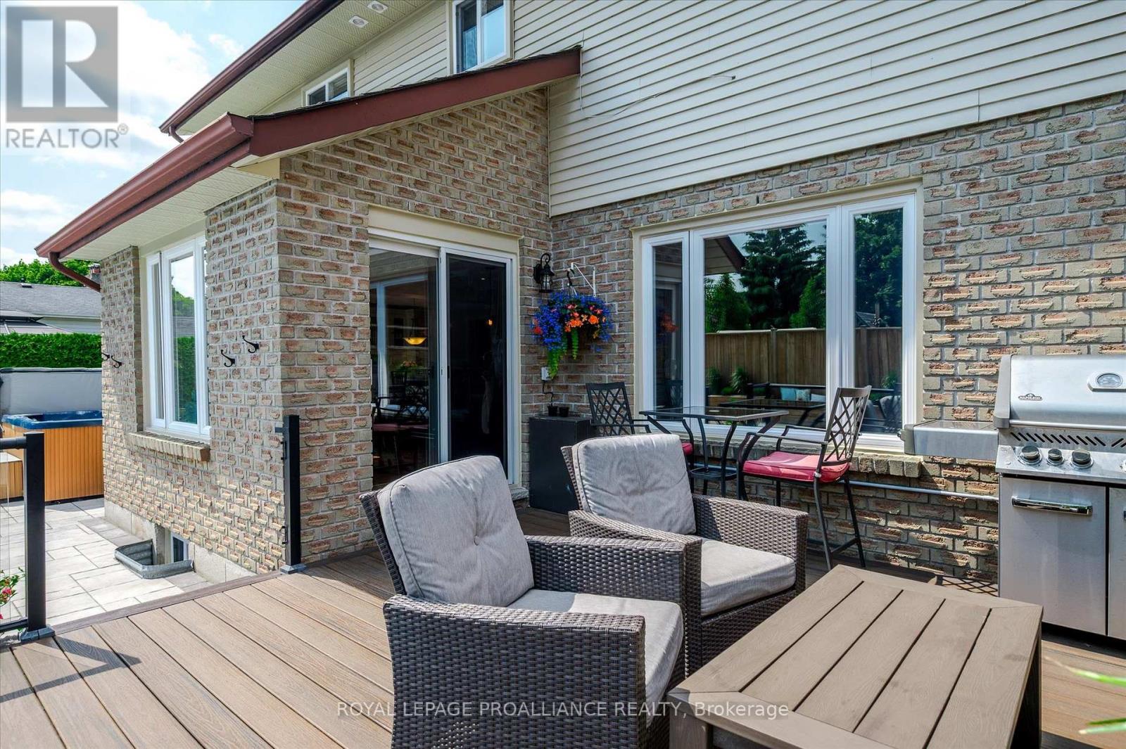 2112 Lorraine Drive, Peterborough North (University Heights), Ontario  K9L 1X4 - Photo 16 - X12223325