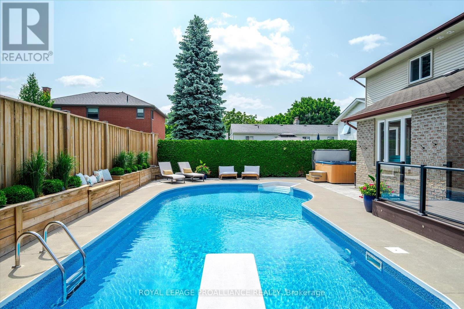2112 Lorraine Drive, Peterborough North (University Heights), Ontario  K9L 1X4 - Photo 19 - X12223325