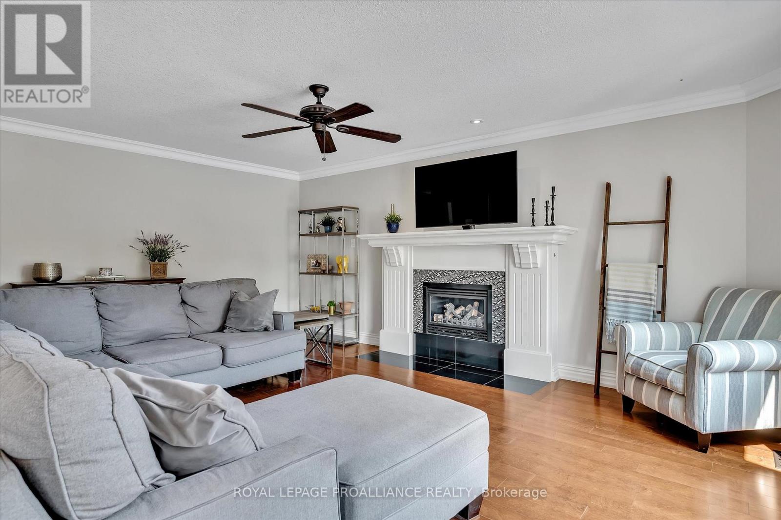 2112 Lorraine Drive, Peterborough North (University Heights), Ontario  K9L 1X4 - Photo 25 - X12223325