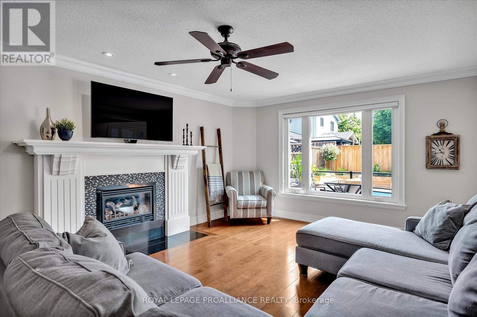 2112 Lorraine Drive, Peterborough North (University Heights), Ontario  K9L 1X4 - Photo 26 - X12223325